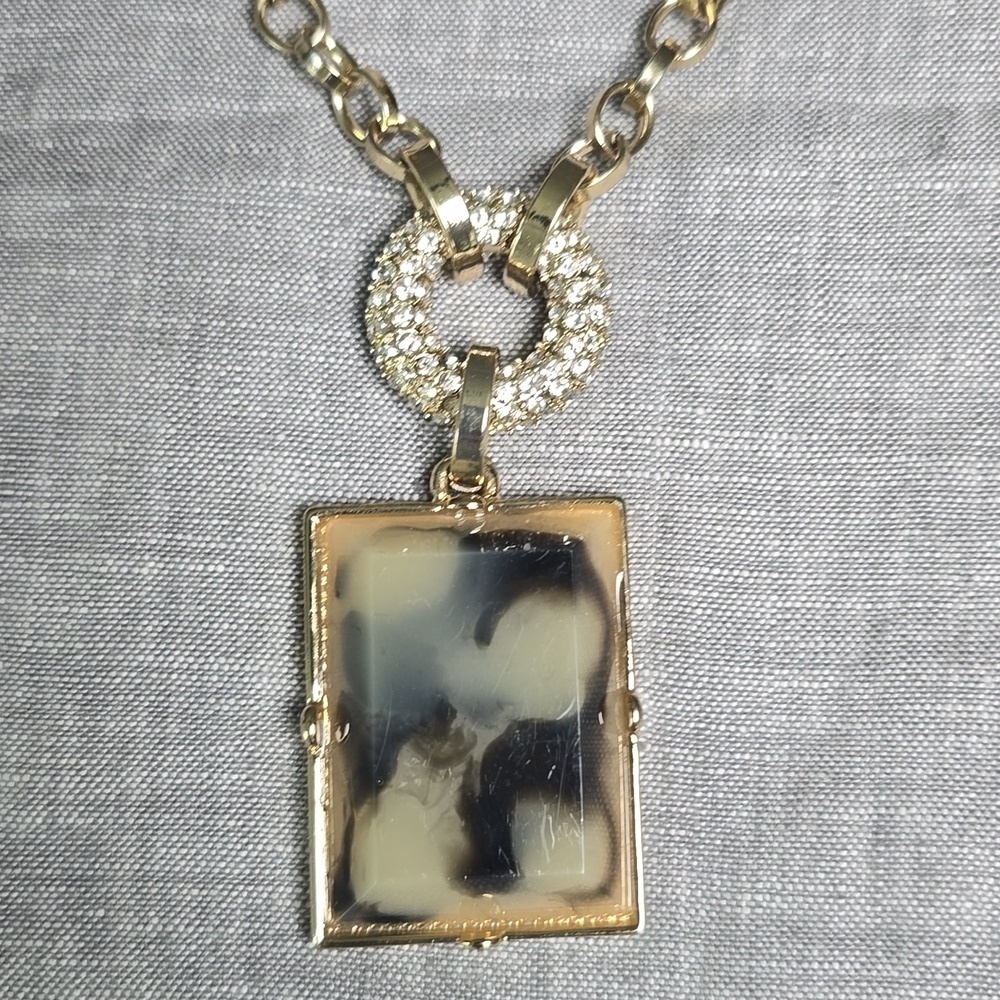 Ann Taylor Elegant Gold and Black Pendant Necklace
